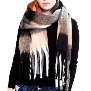 NWT Plush Plaid Scarf
